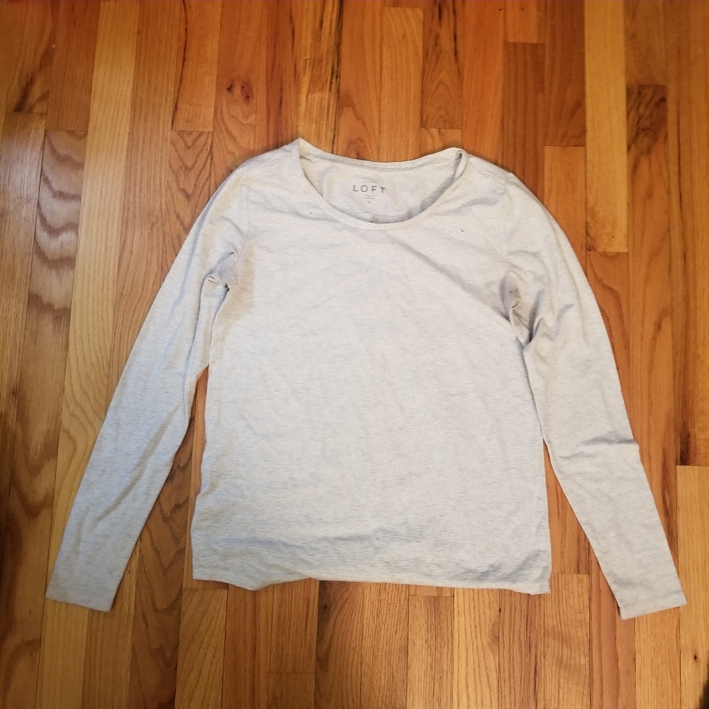 Long sleeve grey shirt